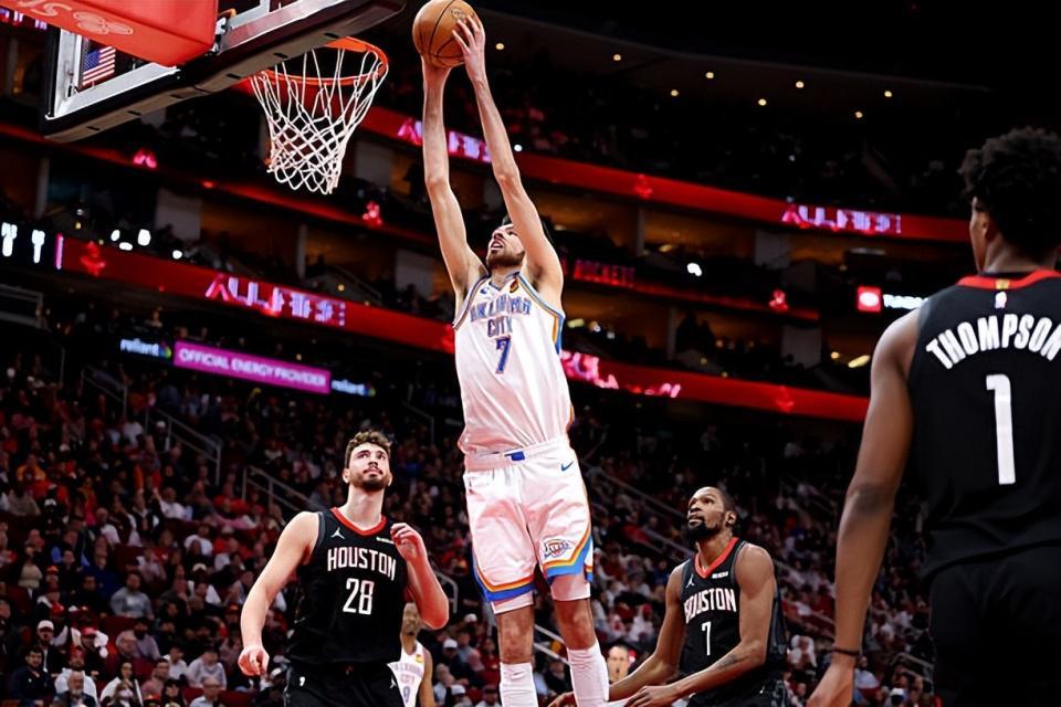 欧冠比赛数据-一己之力打爆火箭内线支柱！雷霆内线新星的进步确实是非常明显？