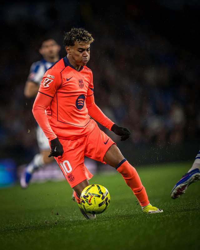 欧冠历史战绩-1-2！亚马尔助攻难救主，巴萨9连胜戛然而止，皇马重燃希望